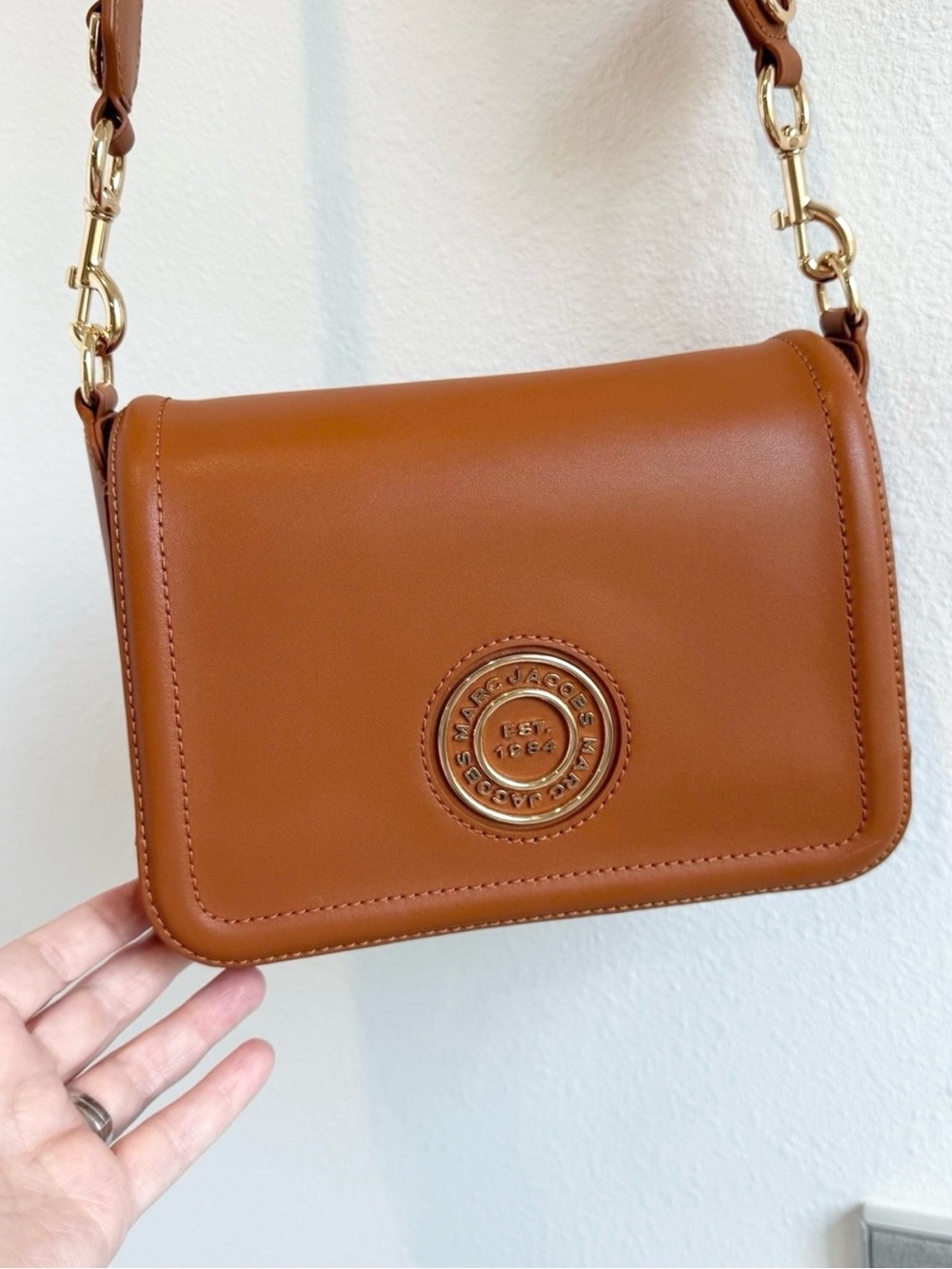 MARC JACOBS Insignia Full Flap Leather Crossbody Messenger Bag in Caramel